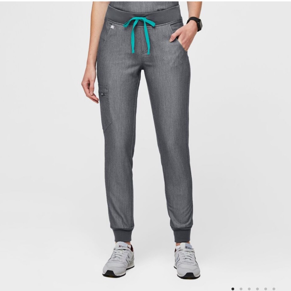 new Figs zamora jogger scrub pants gray Graphite Medium tall length